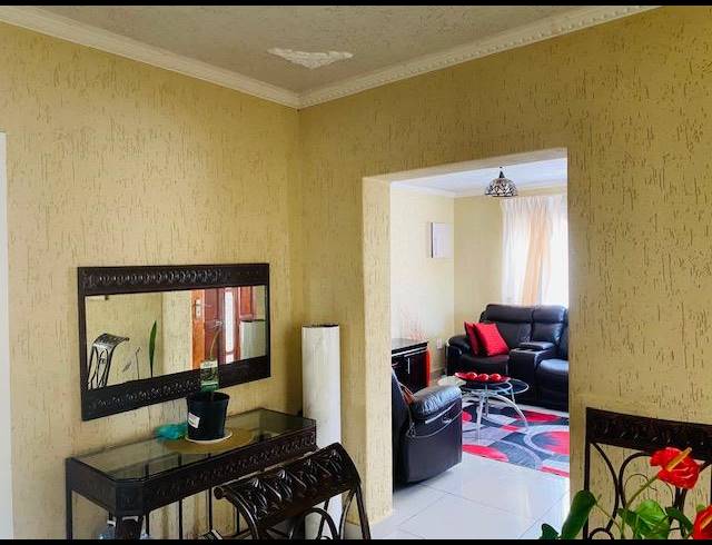3 BEDROOM HOUSE FOR SALE IN DIEPKLOOF ZONE 4